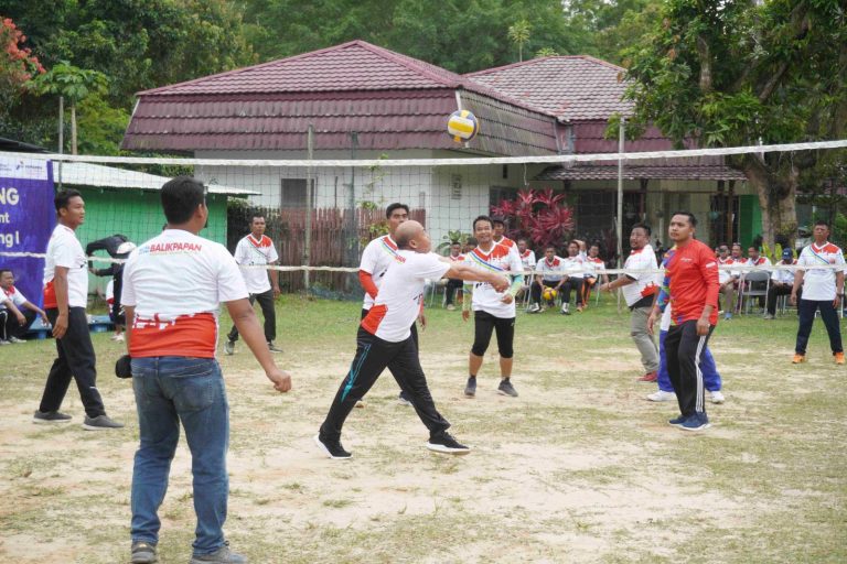 Tingkatkan Silaturahmi, Kilang Pertamina Unit Balikpapan Olahraga Bersama Masyarakat Ring 1