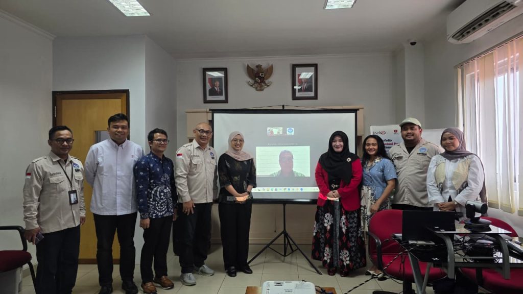 Ketua PROPAMI Samarinda dan Balikpapan Raya Nur Fitri Ekasari D (Jilbab Hitam) usai dilantik di Kantor Perwakilan BEI Kalimantan Timur pada Sabtu (18/ 04/ 2026)