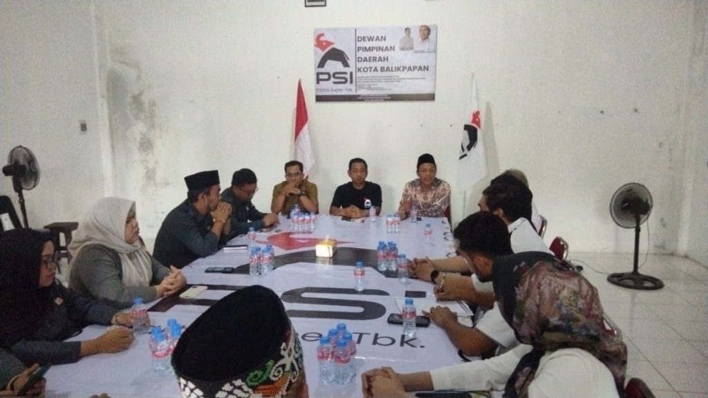 Suasana kunjungan konsolidasi demokrasi Bawaslu Kota Balikpapan ke Sekretariat DPD PSI Kota Balikpapan, Jl MT Haryono No. 02 RT. 08 Kel. Gn Samarinda Baru pada Selasa (14/ 04/ 2026). Foto: Sek. DPD PSI Kota Balikpapan