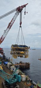 Hevy Lifting Process Topside Manpatu