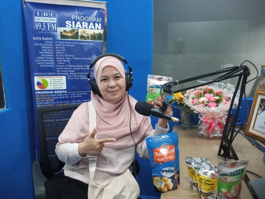 Owner Bownles Food Santi Indriyana, saat Talkshow IDC Inspirasi Bisnis di Studio IDC FM pada Selasa (28/ 07/ 2026) pagi.
