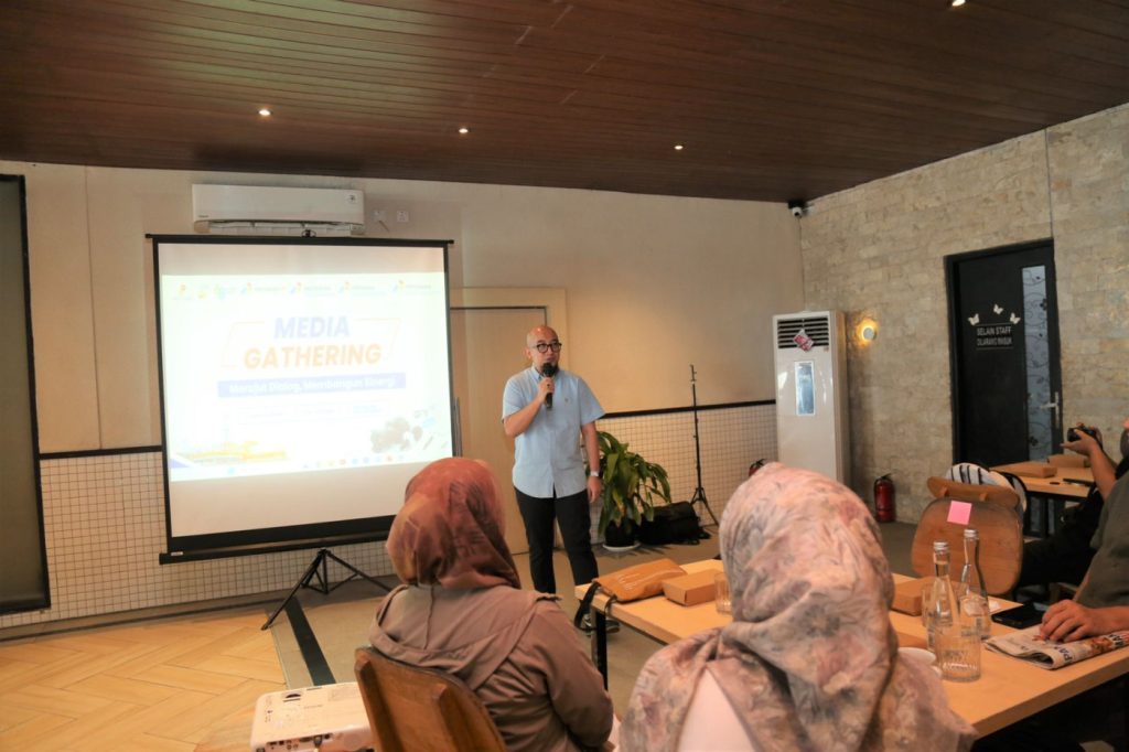 Manager Communication Relations & CID PHI Dony Indrawan